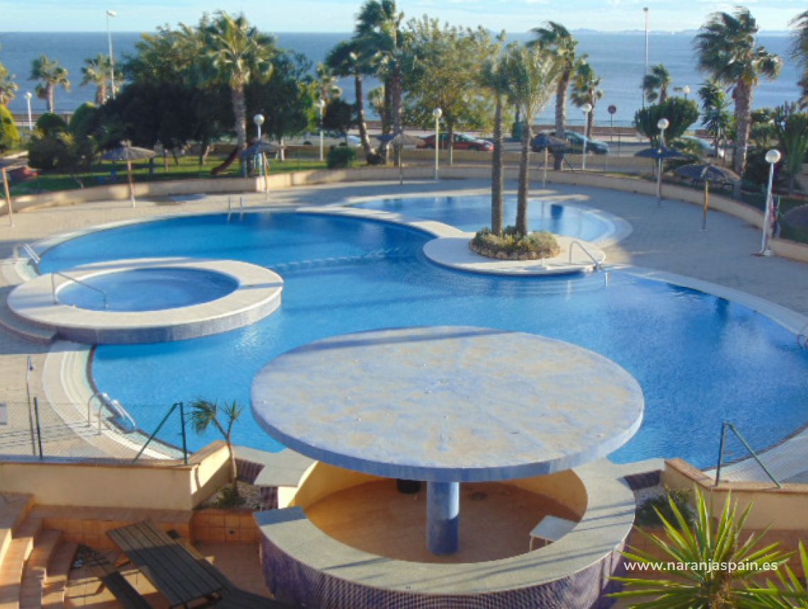 se vende apartamento con piscina en Cabo Roig Aguamarina