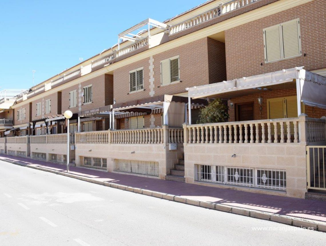 fachada - Bungalow en venta zona Parque Reina Sofia, Guardamar del Segura - Alicante - Costa Blanca 