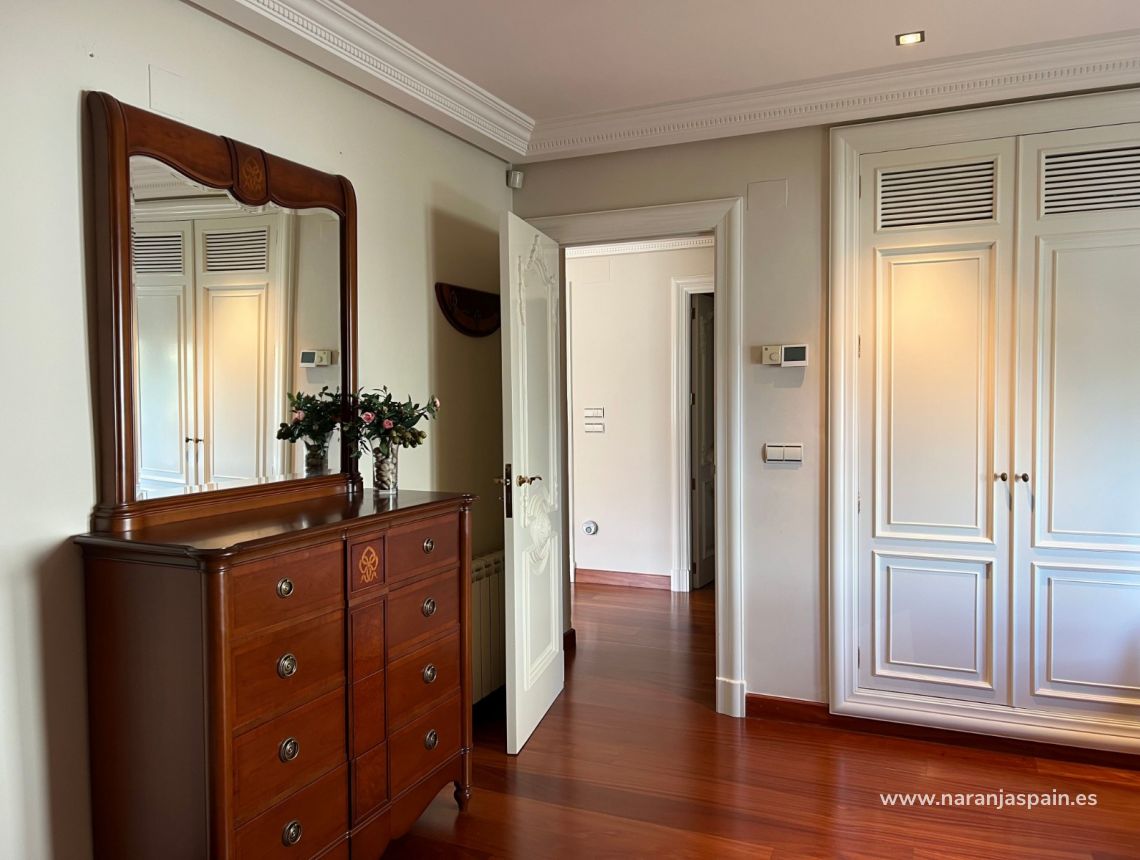 Parduodama - Villa - San Juan Alicante