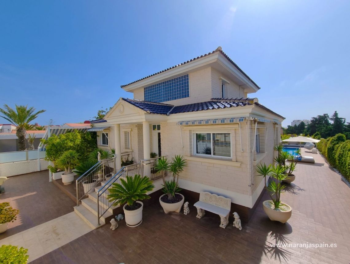 Parduodama - Villa - Torrevieja - La Mata