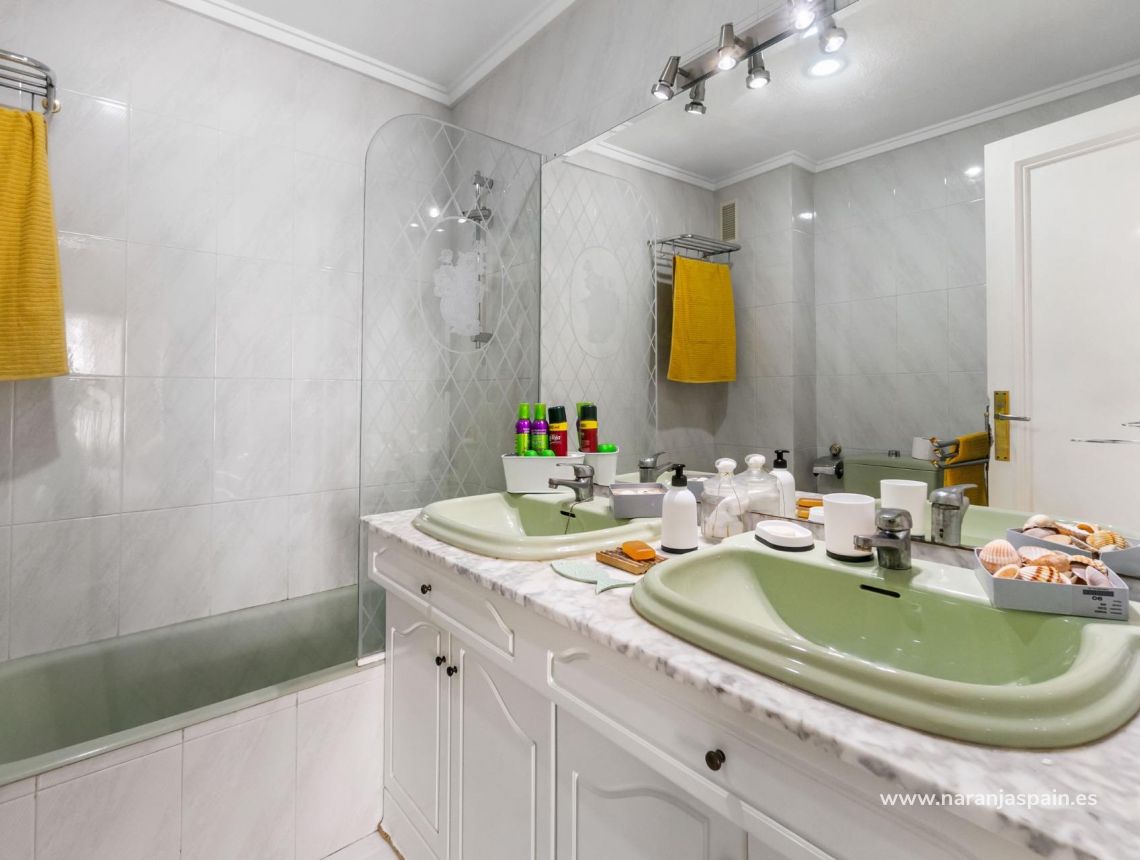 Sale - Apartment - Torrevieja - Centro - Muelle Pesquero