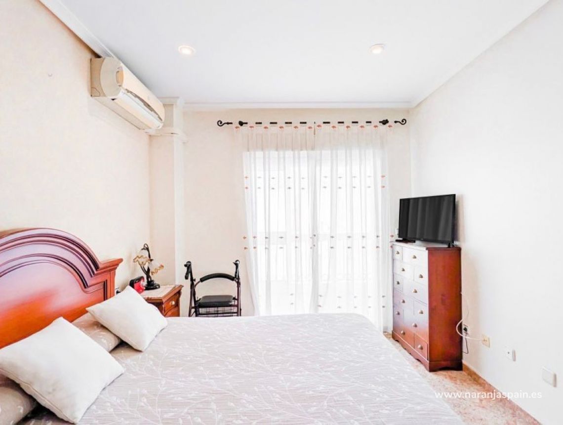 Sale - Apartment - Torrevieja - Centro