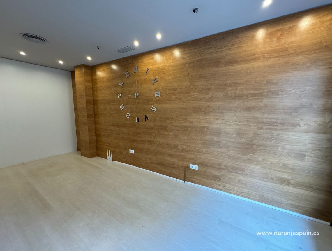 Sale - Commercial property - Guardamar del Segura - CENTRO