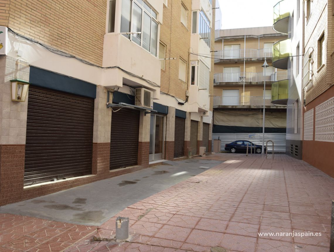 Sale - Commercial property - Guardamar del Segura - Plaza Porticada