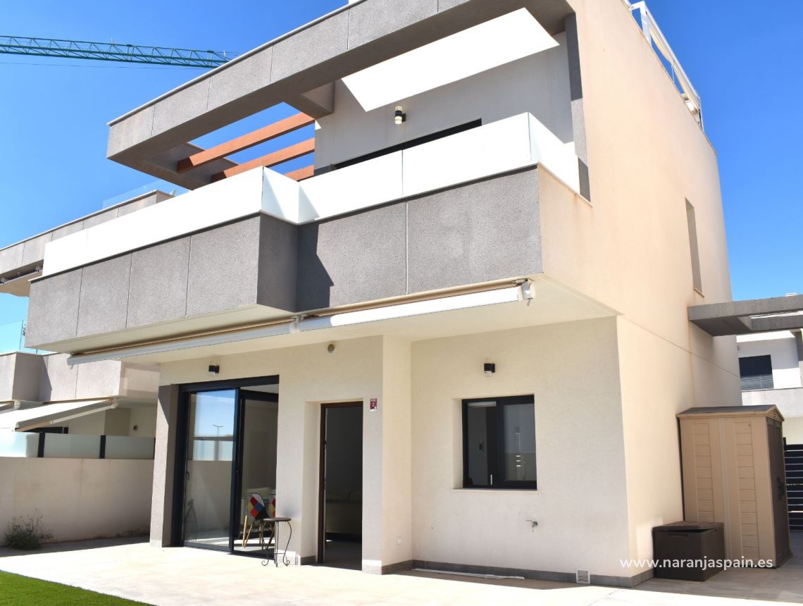 Sale - Vila - Los Montesinos