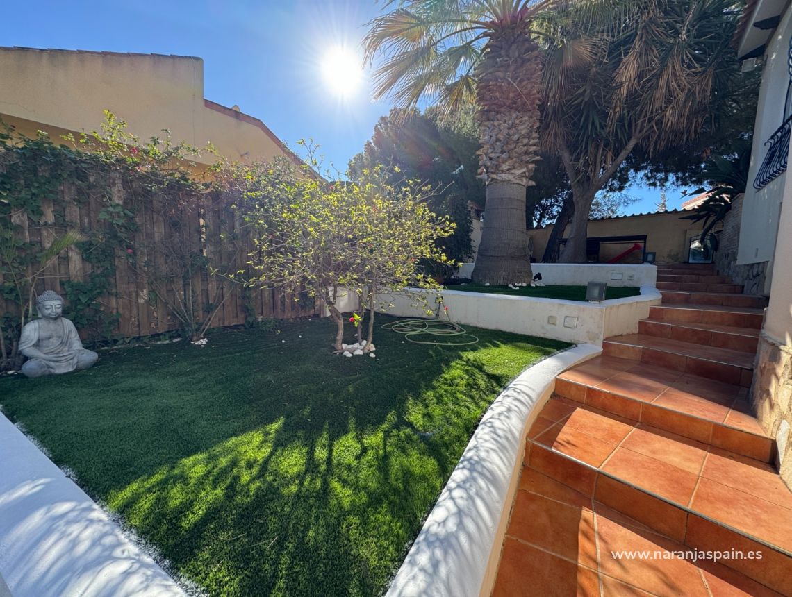 Sale - Villa - Orihuela Coast - La Zenia