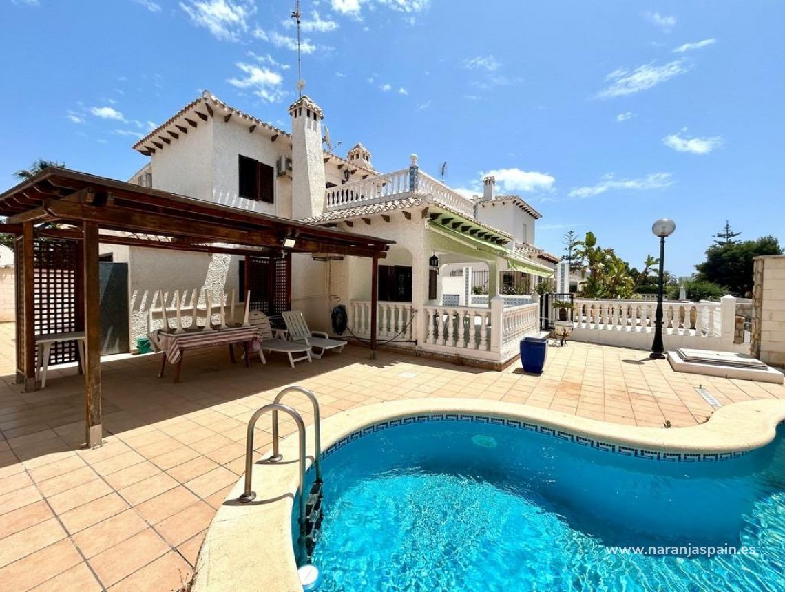 Sale - Villa - Orihuela Coast - La Zenia