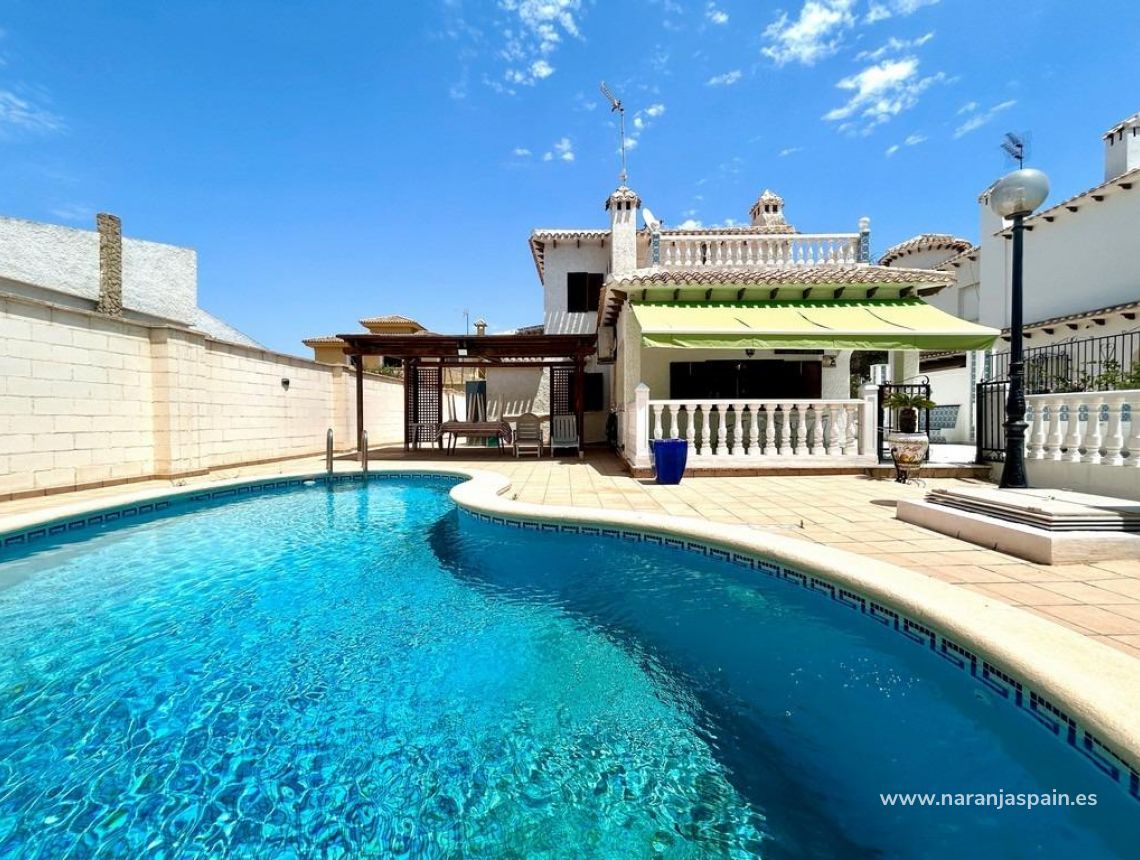 Sale - Villa - Orihuela Coast - La Zenia