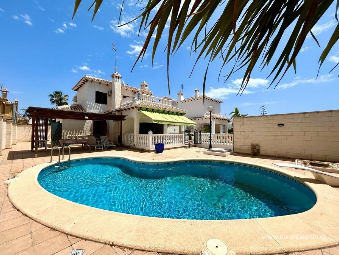 Sale - Villa - Orihuela Coast - La Zenia