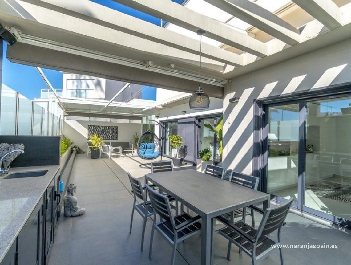 Sale - Villa - Orihuela Kusten - Campoamor