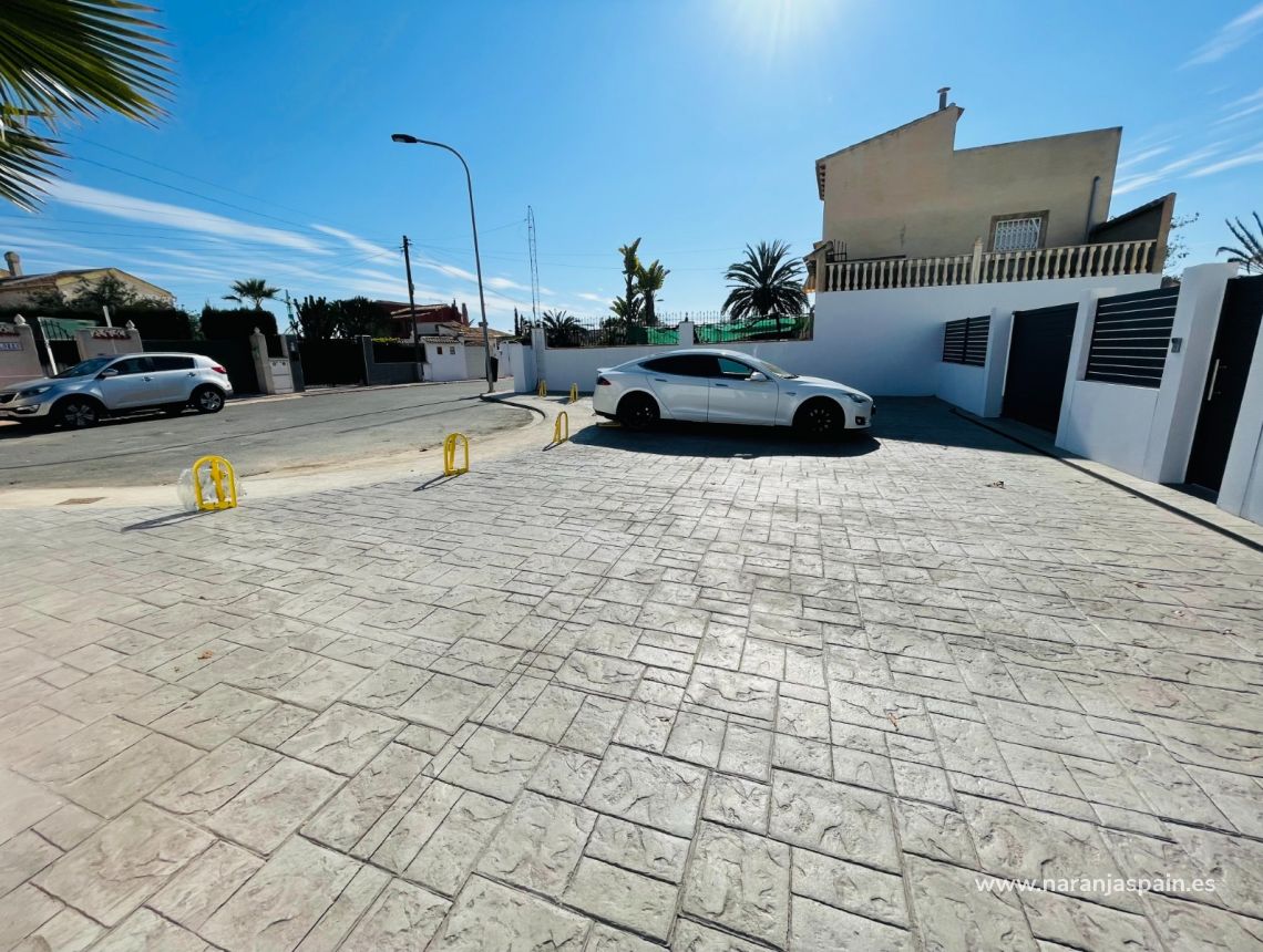 Sale - Villa - Торевьеха - Aguas nuevas 1
