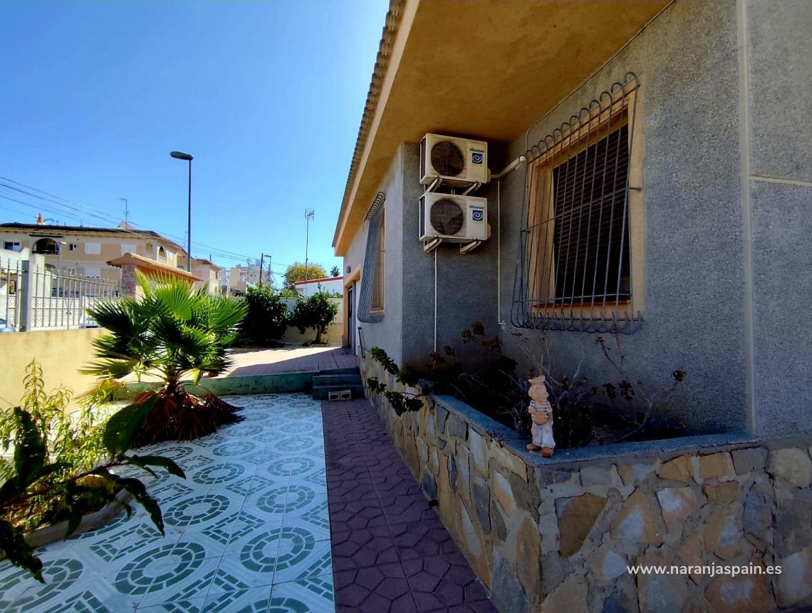 Sale - Villa - Torrevieja - Nueva Torrevieja