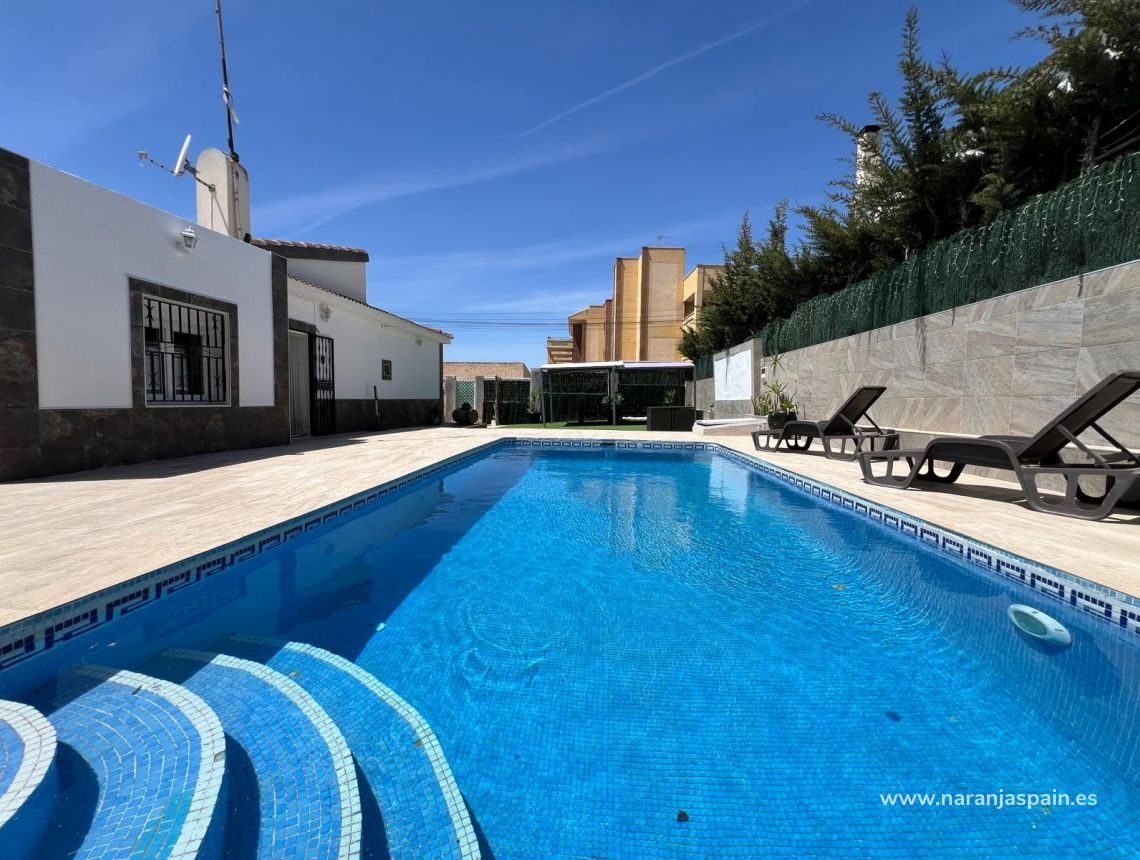 Segunda Mano - Chalet - Torrevieja - Los balcones