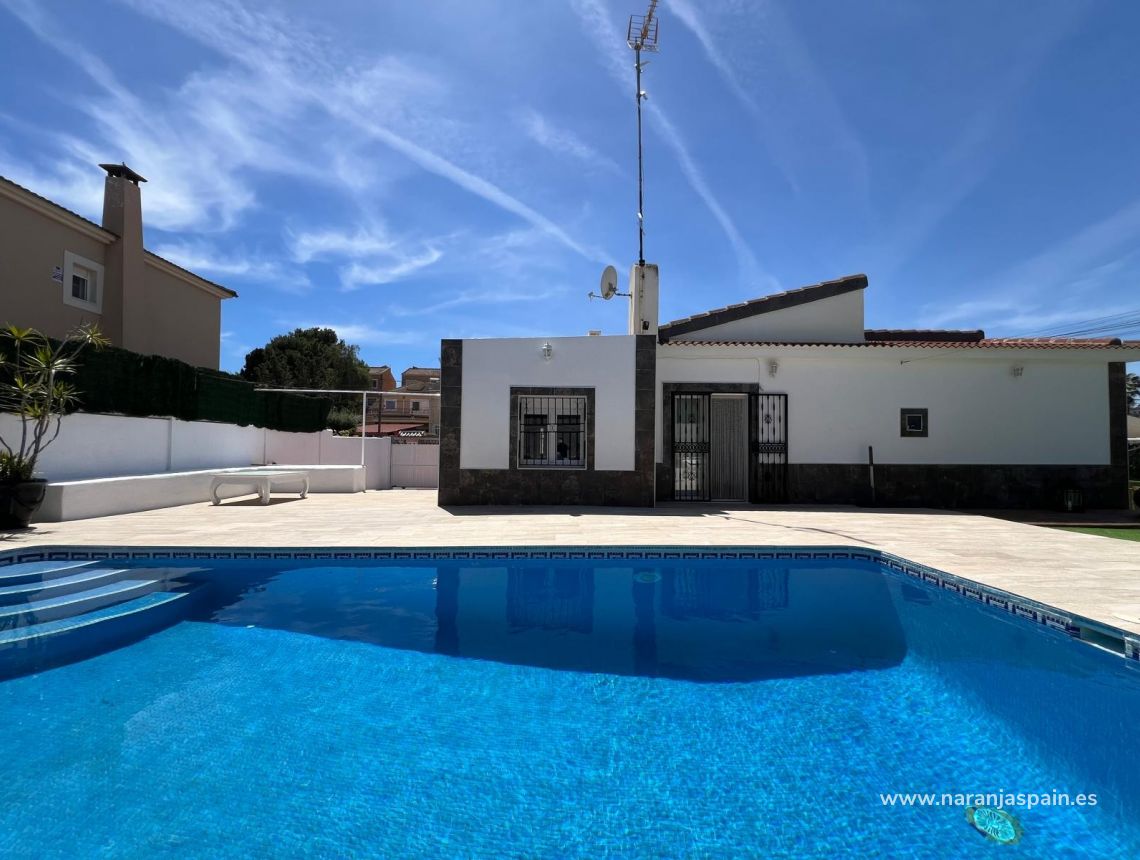 Segunda Mano - Chalet - Torrevieja - Los balcones