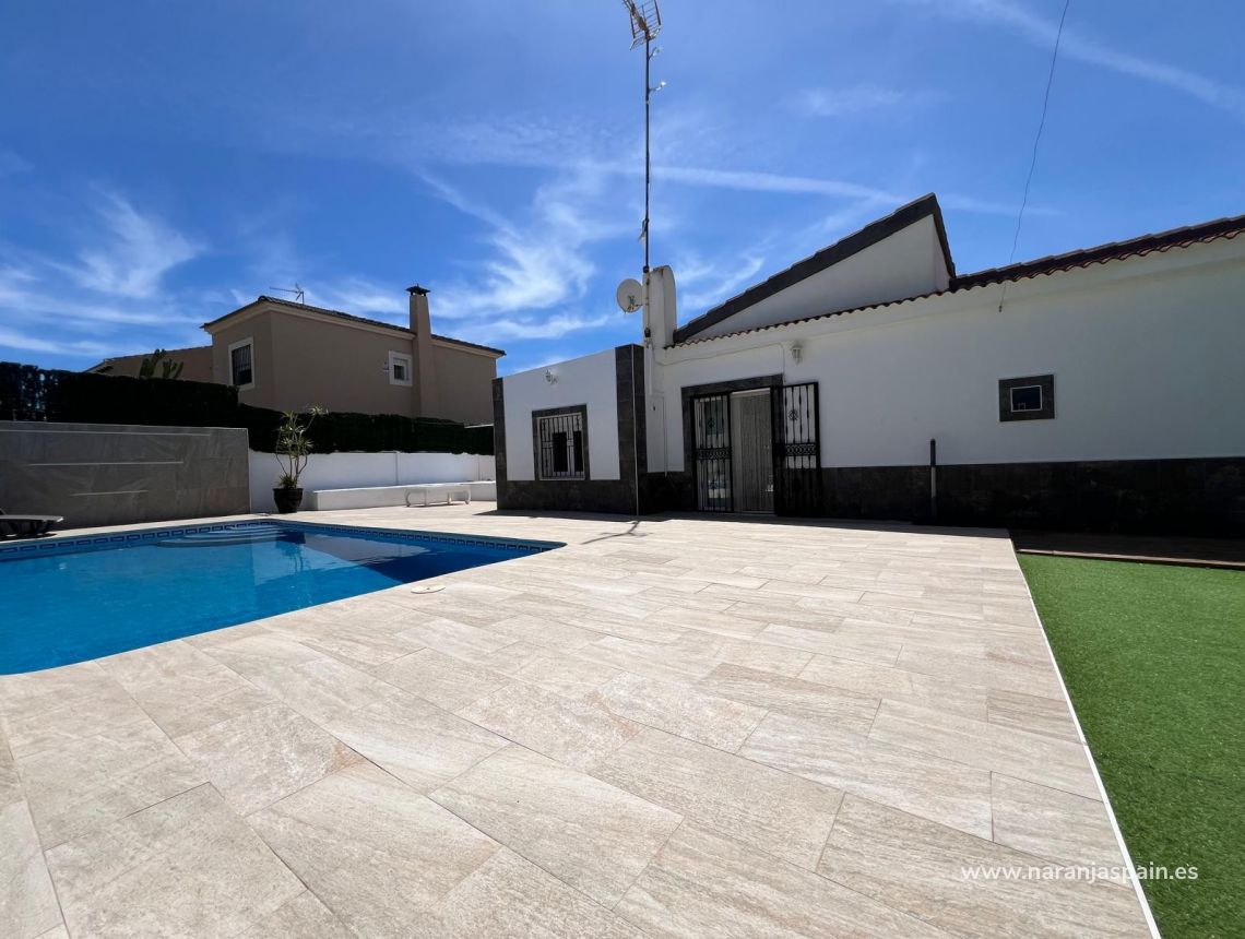 Segunda Mano - Chalet - Torrevieja - Los balcones