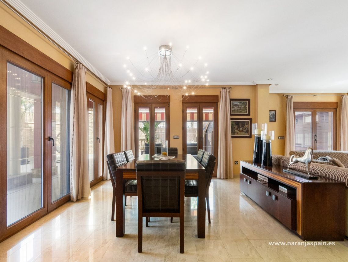 Segunda Mano - Villa - Orihuela