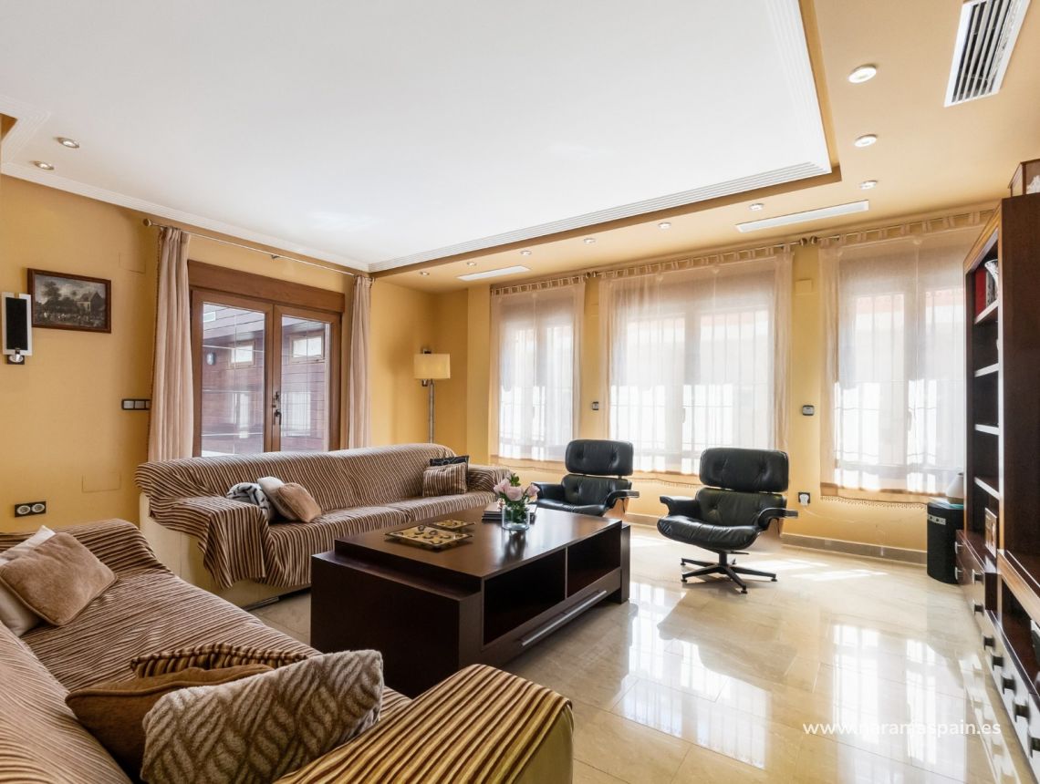 Segunda Mano - Villa - Orihuela