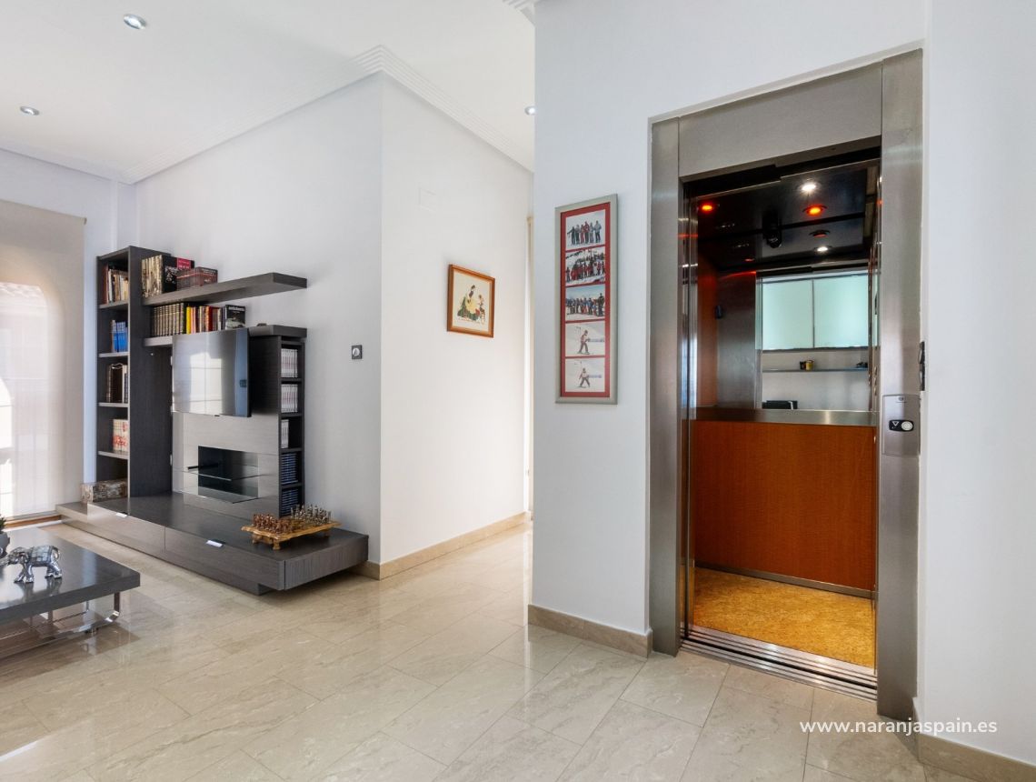 Segunda Mano - Villa - Orihuela