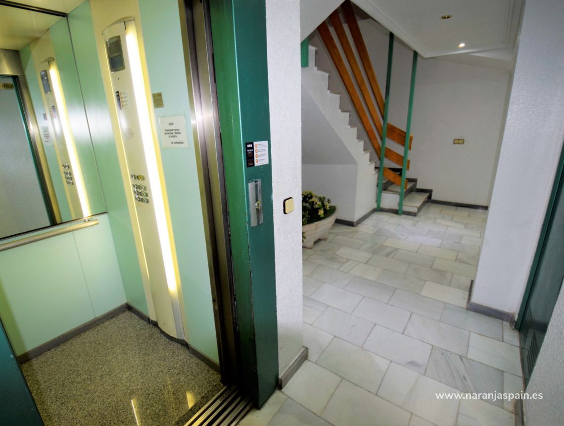 Sprzedaż - Apartament - Torrevieja - Beach Los Naufragos