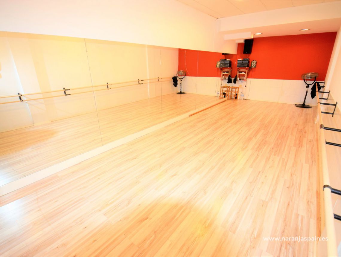 Sprzedaż - Nieruchomość komercyjna - Guardamar del Segura - Town Guardamar