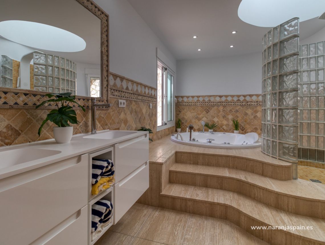 Til Salgs - Villa - Málaga - Estepona