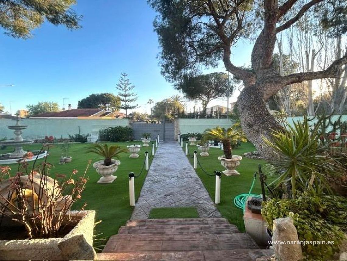 Til Salgs - Villa - Orihuela Costa - Altos de Campoamor