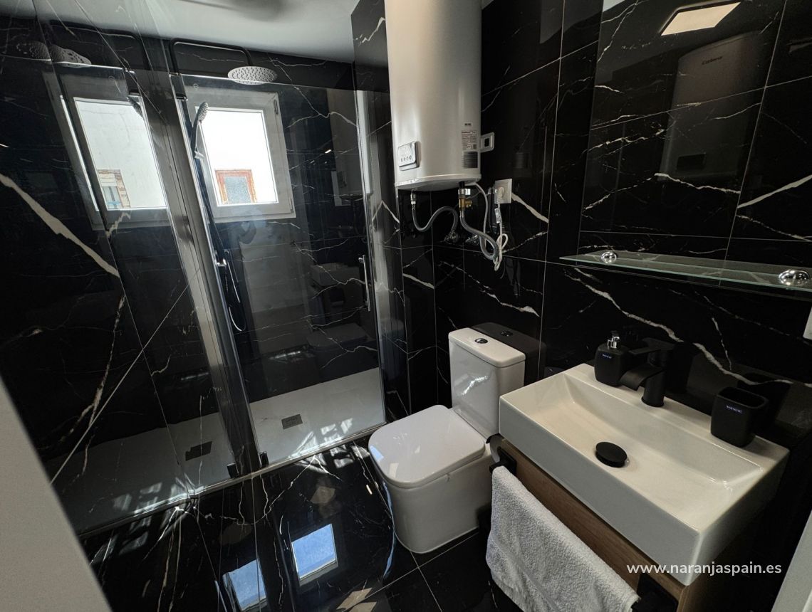 Two bathrooms in Torrevieja