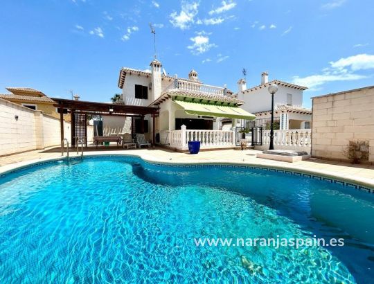 Villa - Til Salgs - Orihuela Costa - La Zenia