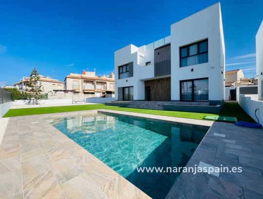 Villa - Til Salgs - Torrevieja - Aguas nuevas 1