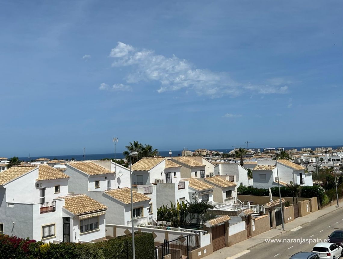 Wynajem długoterminowy - Bungalow - Orihuela - Punta Prima