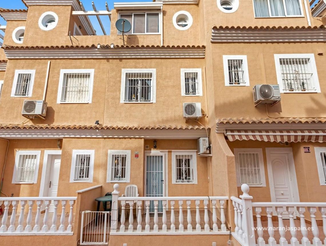 Wynajem długoterminowy - Bungalow - Torrevieja - La Mata