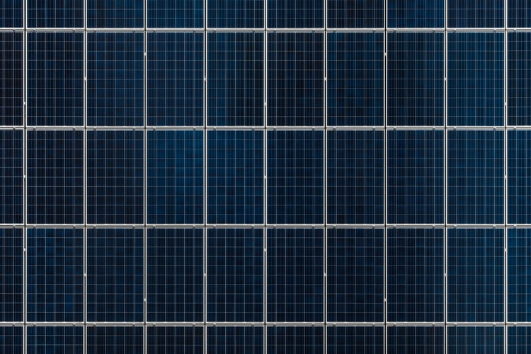 Kan vi installere solcellepaneler hjemme i Spania?