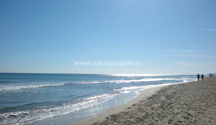 Drömmer du om bor vid medelhavet ?